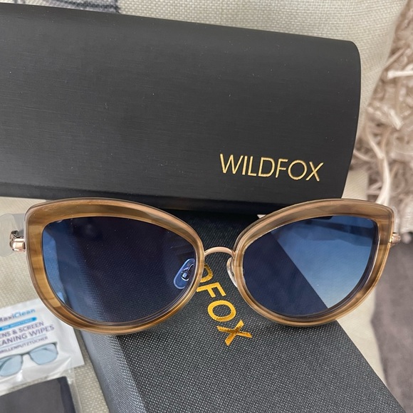 NEW WILDFOX CHATON CATEYE DELUXE SUNGLASSES⭐️W/case & cleaning cloth⭐️Comfy⭐️ - Picture 11 of 11